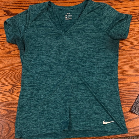 Set of Three Dri-fit shirts. - Picture 4 of 6